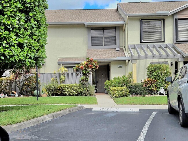 Building Photo - 4599 Carambola Cir S