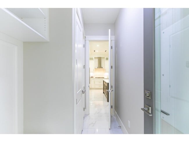 Building Photo - 2916-2160 160 St