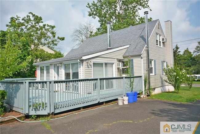Building Photo - 355 Metlars Ln