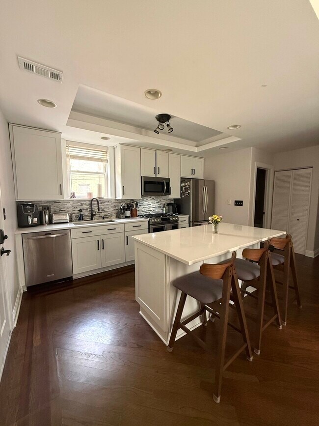 Foto del edificio - 526 W Cornelia Ave