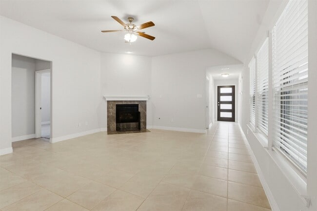 Building Photo - 40704 Guillemont Ln