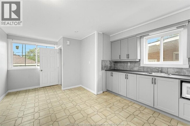 Building Photo - 759 Pierre Ave