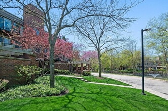 Building Photo - 3030 Arbor Ln