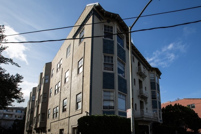 Building Photo - 77 Glen