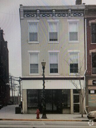 216 1/2 E Main St - 216 E Main St