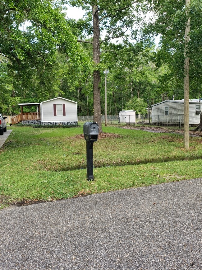 Building Photo - 7310 Pineview Dr