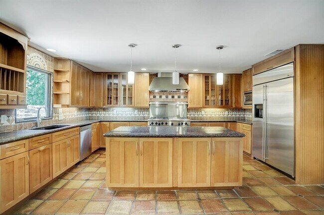 Building Photo - 12118 Tara Dr