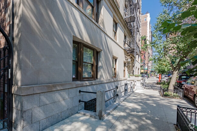 Ground Level - 78 Irving Pl