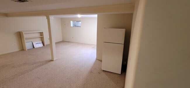 Kitchenette with full sized fridge - 4935 Andrea Ave