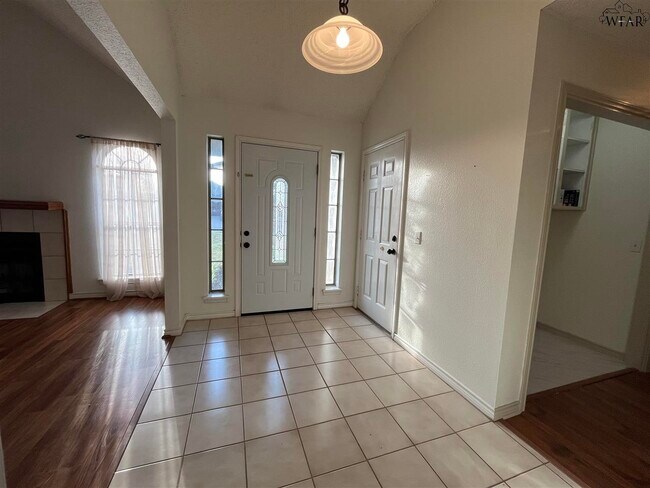 Building Photo - 5347 Northview Dr