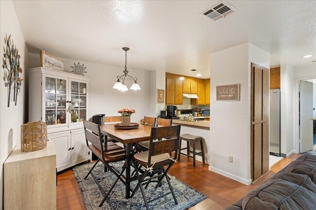 Building Photo - 1581 W Swain Rd