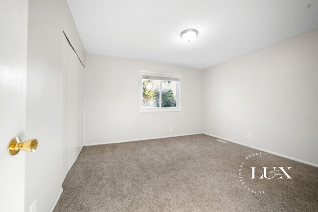 Foto del edificio - 3160 Walnut Grove Ln N