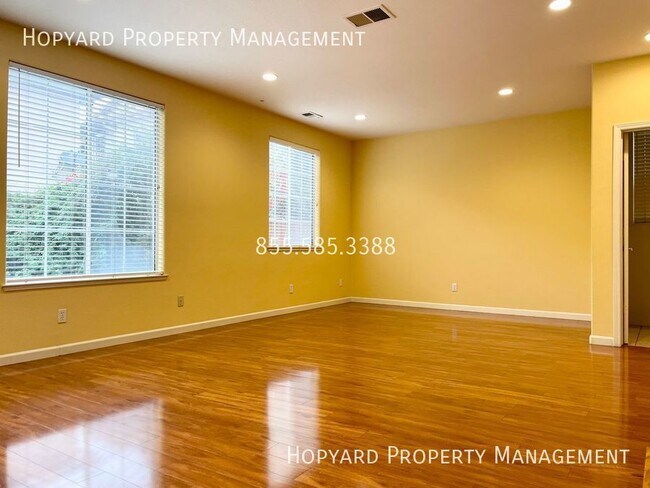 Foto del edificio - 933 Desmet Dr