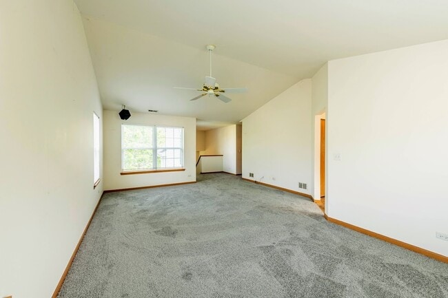 Building Photo - 1523 Meadowsedge Ln