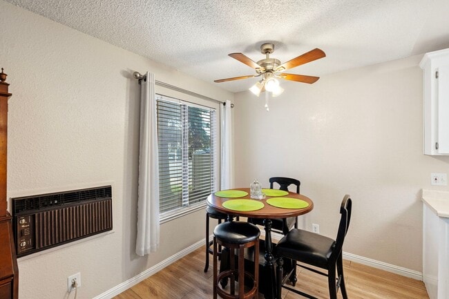 Building Photo - Fully Furnished 1BR/1BA Condo in Carson City