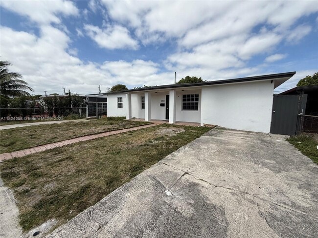 Foto del edificio - 3902 E 8th Ct