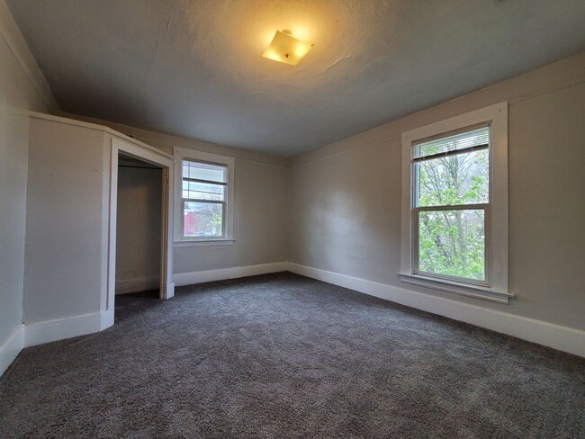 Building Photo - 3951 SE Holgate Blvd