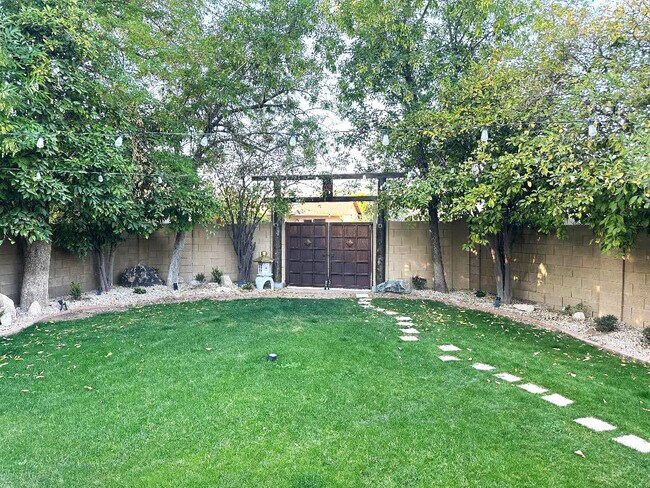 Photo - 7924 S Kenwood Ln House