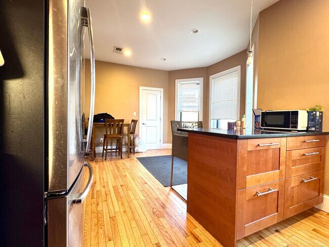 Foto del edificio - BRIGHTON 5BED / 2BATH WASHER & DRYER IN UN...