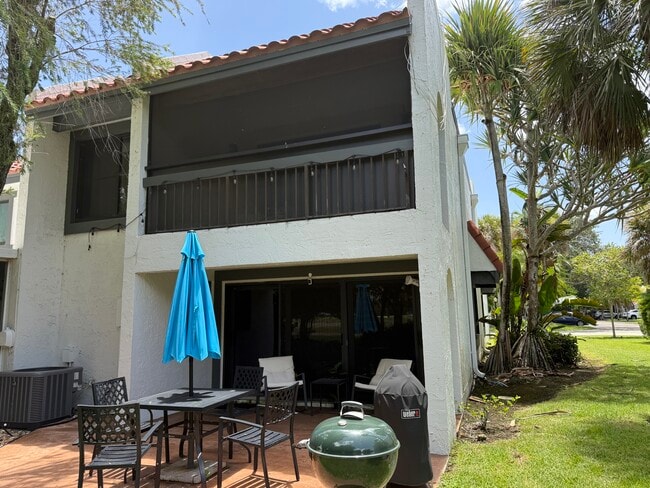 Foto del edificio - 16363 Fern Dr