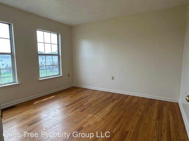 Building Photo - 2 br, 1.5 bath House - 109 Parkside Drive