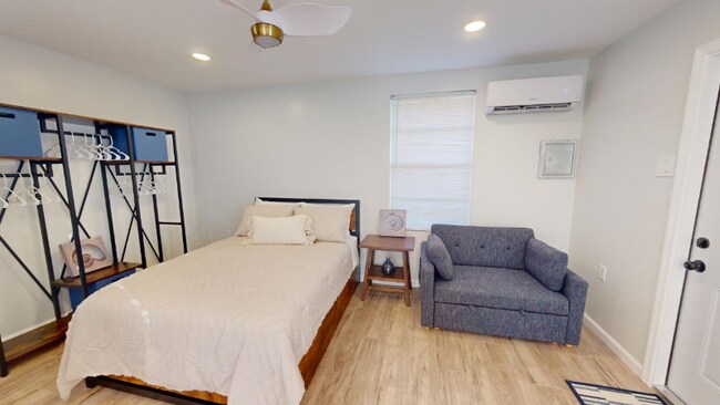 Building Photo - 2750 Manorca Ave