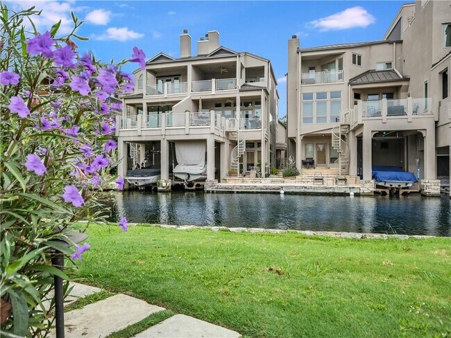Foto del edificio - 2329 Westlake Dr