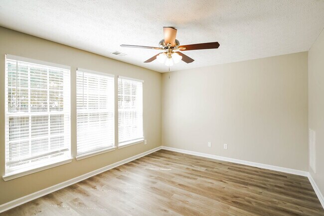 Foto del edificio - 2608 River Meade Way
