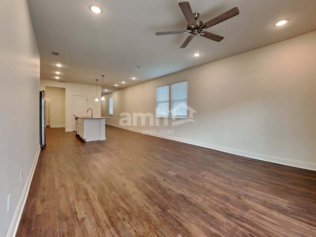 Building Photo - 558 Onate Cir