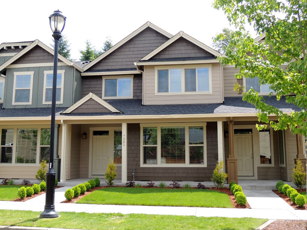 Foto principal - Modern Hawks Prairie Townhome