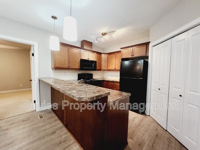 Building Photo - 2565 Hanna Crescent NW