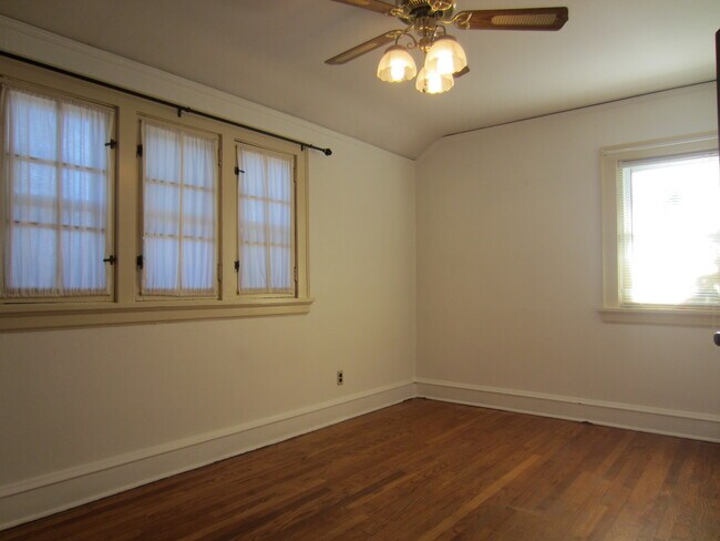Building Photo - 1503 E Kensington Blvd