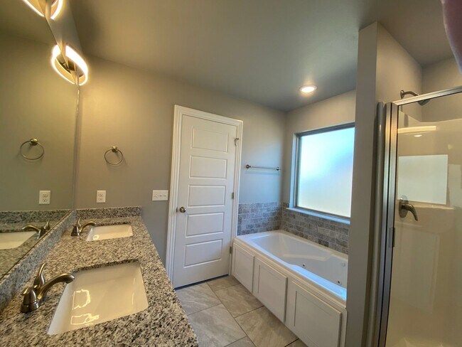 Foto del edificio - Beautiful Newly Constructed Home in Benton...