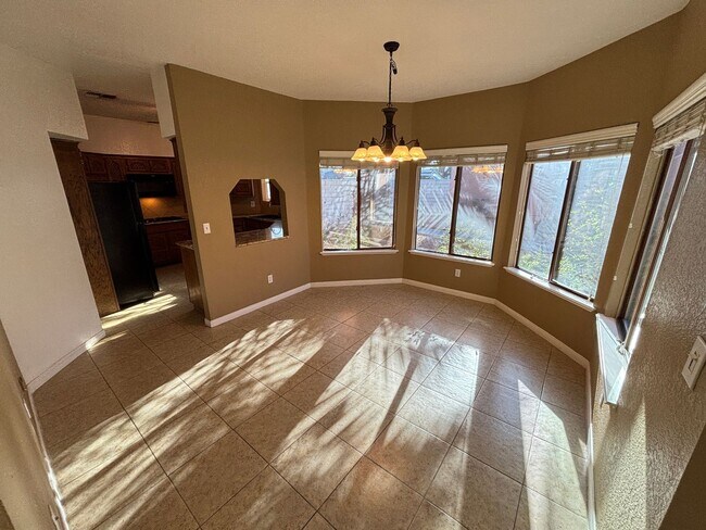 Foto del edificio - Stunning 3Bed/2Bath/2Car 1st Floor Condo with Private Yard, and Luxurious Amenities!