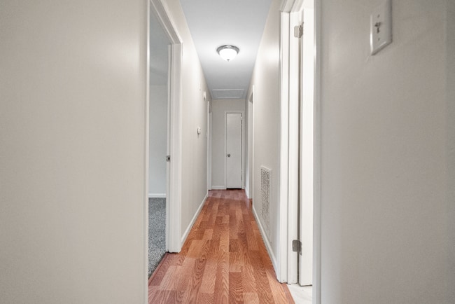 Foto del edificio - 4237 Centerwood Dr