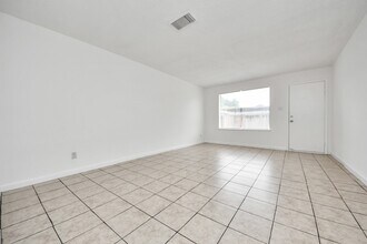 Building Photo - 15534 Weldon Dr