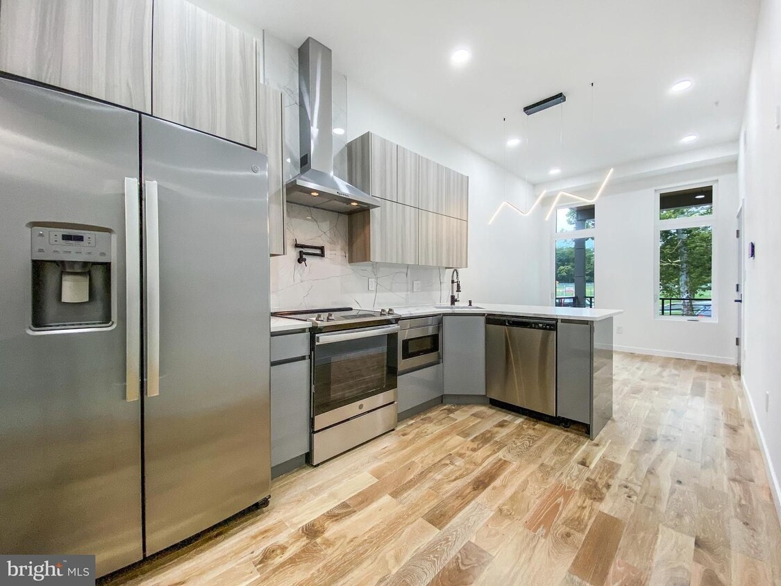 Primary Photo - 1537 N 33rd St