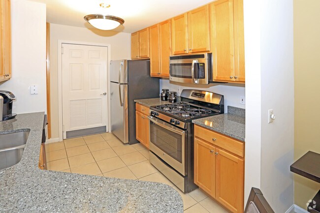 2HAB, 1BA - 1,210 ft² - Ambassador - Embassy Place