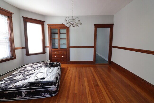 Building Photo - 19 Mapleton St