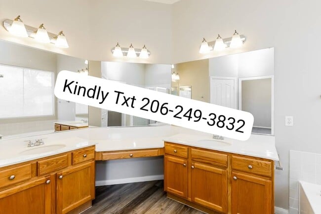 Foto del edificio - 8750 Running Waters Ct