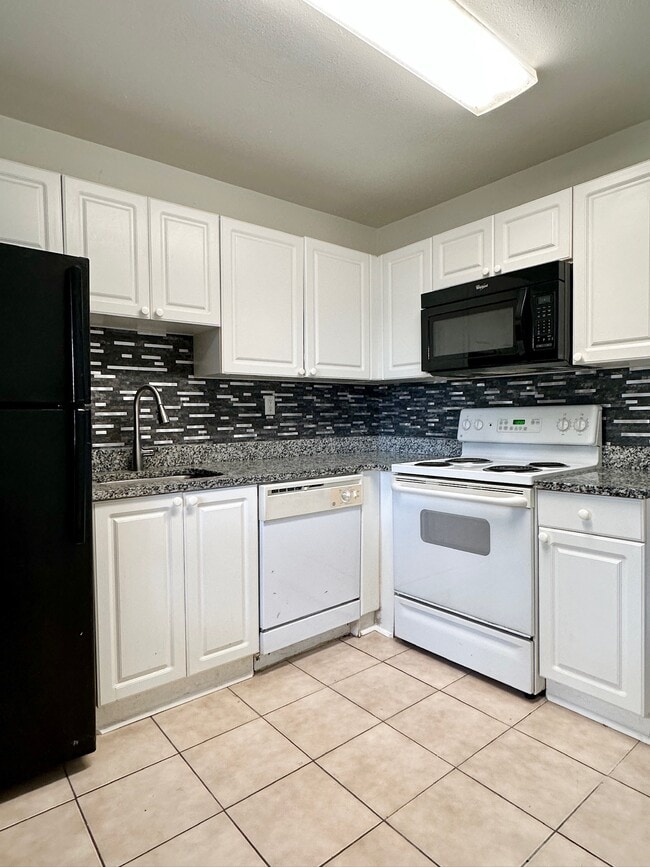 Building Photo - 203 Pine Tulip Ct
