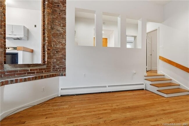 Foto del edificio - 239 Bradley St