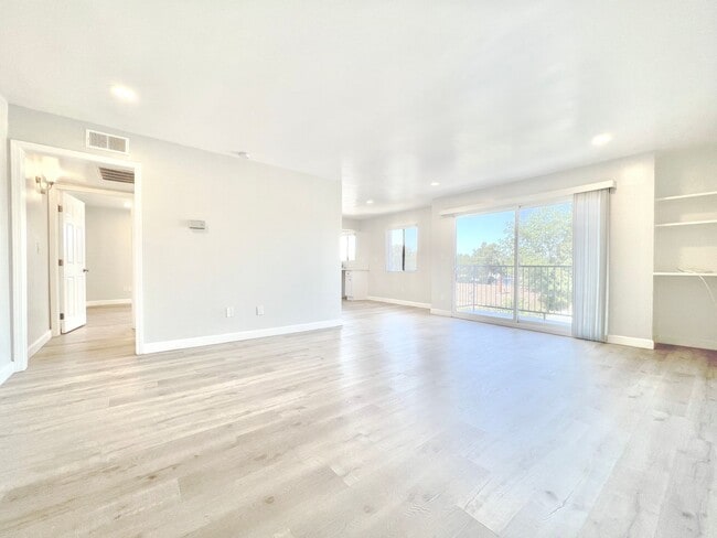 Interior Photo - 7437 Haskell Avenue