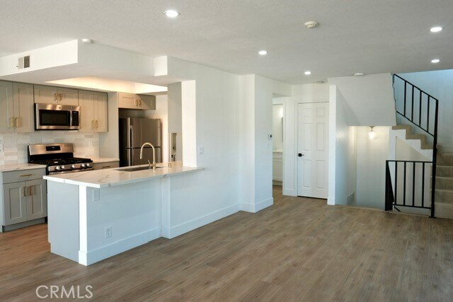 Building Photo - 2103 Vanderbilt Ln