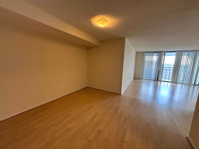 Foto del edificio - 6101 Edsall Rd