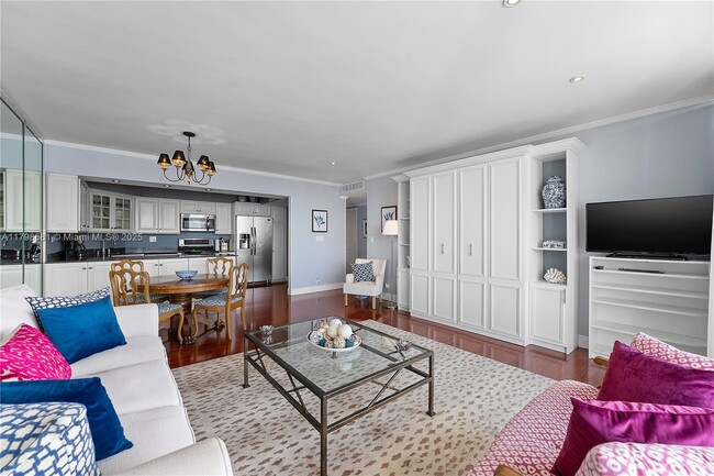 Building Photo - 1408 Brickell Bay Dr