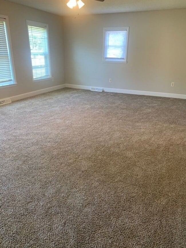 Foto del edificio - Updated 2 Bed 2 Bath In Peaceful Brown Summit