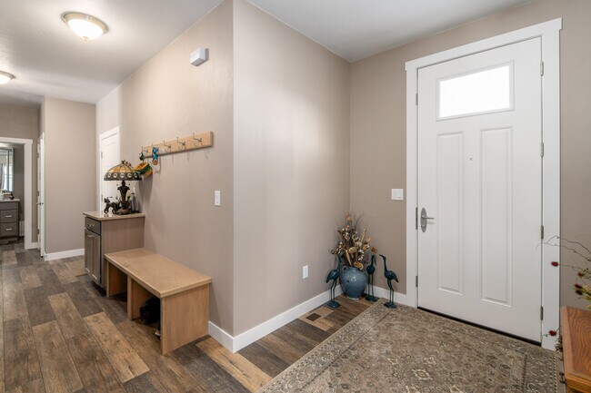 Building Photo - 1093 Faith Ct