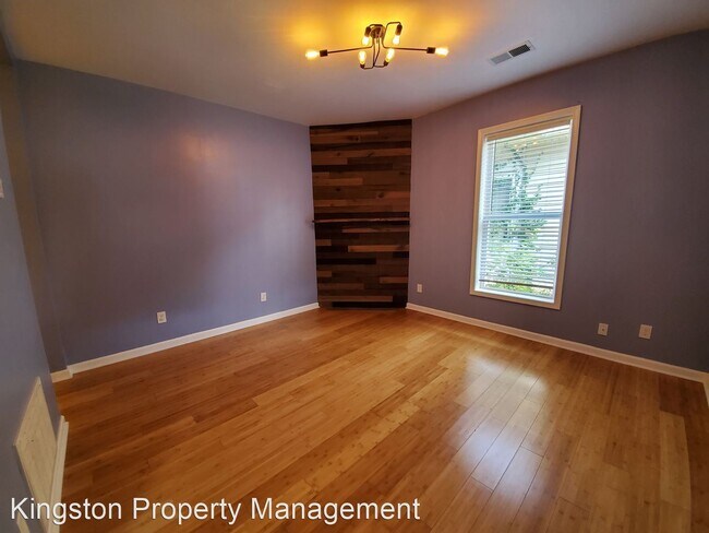 Foto del edificio - 3 br, 2 bath House - 553 Pemberton St.