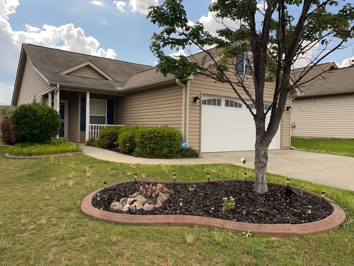 Primary Photo - Beautiful home in Boiling Springs